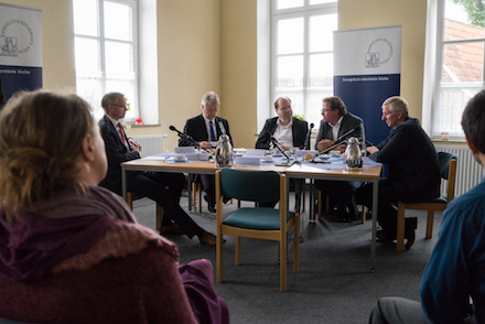 nds_Milchbauern_im_Gespra__ch_mit_der_Evangelisch_reformierten_Kirche_Foto_Reinders.jpg